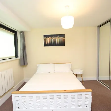 Lovely 2-Bedroom Apartment In Docklands, E14